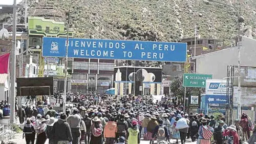 Cerrado. Huelguistas mantienen cerrada la frontera con Perú. Visitantes tardan en cruzar dos