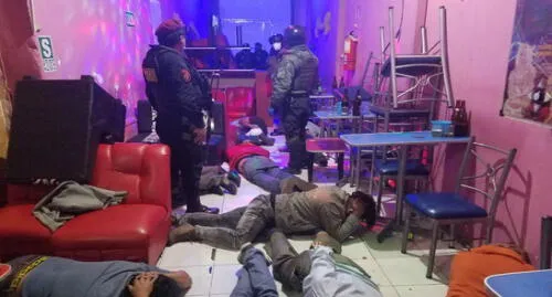 En primer operativo encontraron a varones y mujeres libando alcohol.