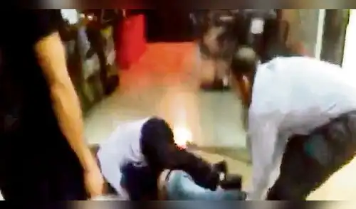 Muere tras ser reducido por agentes de centro comercial 