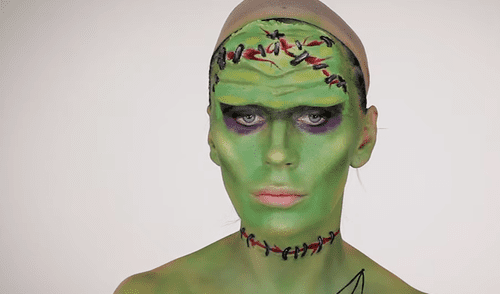 La joven se pintó todo el rostro y parte de su cuerpo para lucir como la terrorífica novia del personaje de Mary Shelley. Foto: captura novia de frankenstein