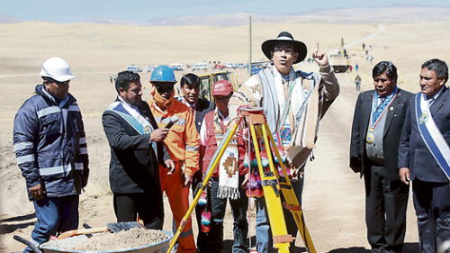 Arranca en Puno asfaltado de vía Checca-Mazocruz Arranca en Puno asfaltado de vía Checca-Mazocruz
