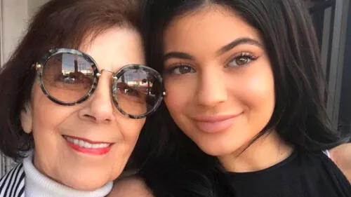 Las Kardashian homenajean a su abuela, Mary Jo Campbell [FOTOS]