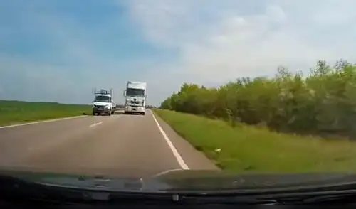 YouTube: conductor casi pierde la vida por culpa de camionero y video impacta a todos YouTube: conductor casi pierde la vida por culpa de camionero y video impacta a todos
