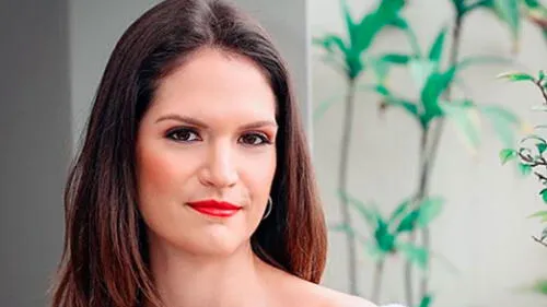 Lorena Álvarez rompe su silencio tras críticas por publicar su nuevo libro