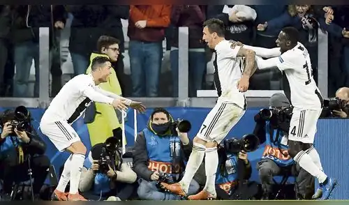 Juventus da el salto tras vencer a Valencia