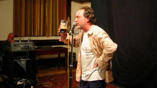 Ian Cognito: comediante muere en el escenario mientras el público se reía de su 'acto final'