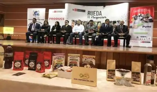 Pequeños empresarios de Puno generaron compromisos de venta por S/ 3.5 millones Pequeños empresarios de Puno generaron compromisos de venta por S/ 3.5 millones