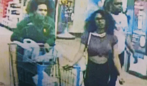 Policía busca a joven que lamió helado y devolvió el producto al estante. Foto: Facebook Policía busca a joven que lamió helado y devolvió el producto al estante. Foto: Facebook