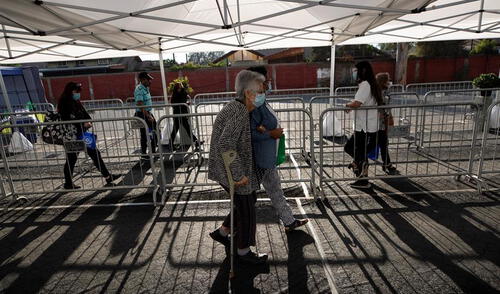 Aunque la red hospitalaria estuvo al límite, nunca llegó a colapsar durante la etapa más ardua de la pandemia entre junio y julio. Foto: EFE
