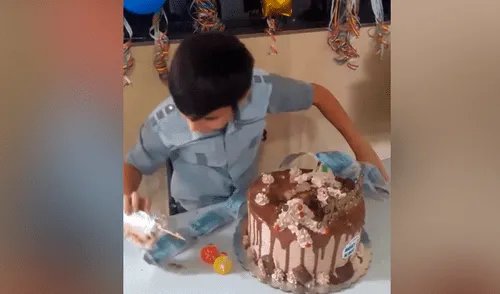 Facebook viral: Cumpleañero corta su torta y descubre el regalo escondido en su interior 