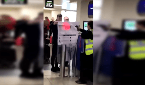 YouTube: Trolea épicamente a su amigo que le pidió imprimir su tarjeta de embarque [VIDEO]