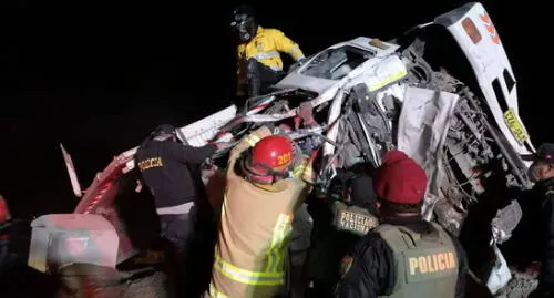 Bomberos, policías y serenos ayudaron con las labores de rescate. Foto: Municipalidad de Mariscal Nieto.