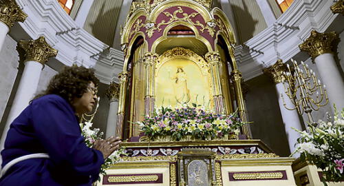 Virgen de la Nube, custodia del Señor de los Milagros Virgen de la Nube, custodia del Señor de los Milagros