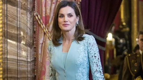 Reina Letizia: Filtran fotos de su pasado que confirmarían cirugías plásticas Reina Letizia: Filtran fotos de su pasado que confirmarían cirugías plásticas