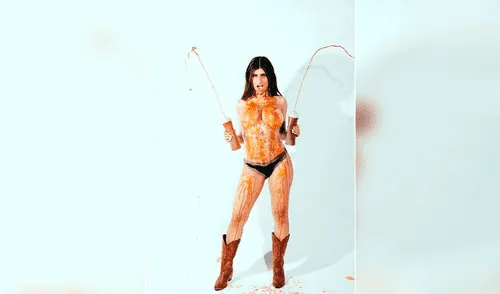 Mia Khalifa estalla en ira y golpea herramienta de trabajo de su pareja [VIDEO]