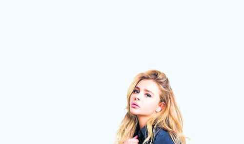 En la cinta ella interpreta a Frances McCullen, una joven vulnerable que aún está en duelo por la muerte de su madre.