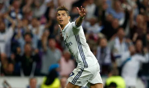 Real Madrid goleó 3-0 al Atlético con goles de Cristiano Ronaldo y tiene un pie en la final de Champions League