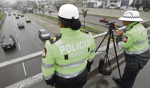 Fotopapeletas. Los policías ya se encuentran en los cuatro ejes viales de Lima con las cámaras. El SAT cobrará estas multas.