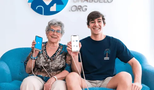 Peruanos también pueden acceder a esta app al ser disponible a nivel internacional. Foto: Adopta un abuelo Adopta a un abuelo