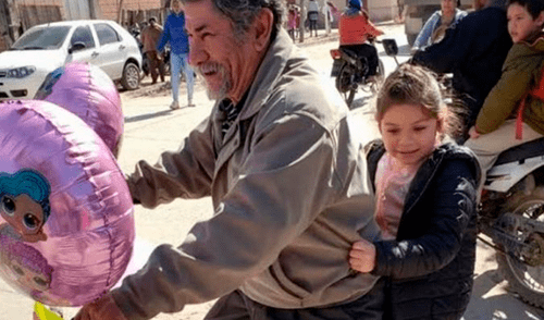 Facebook viral: abuelo decora su bicicleta con globos para sorprender a su nieta por su cumpleaños [VIDEO]