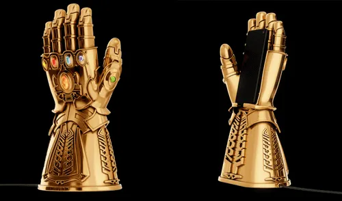 Así luce la réplica exacta del Guantelete del Infinito que carga el smartphone