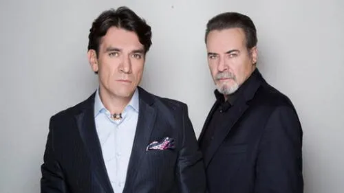 El Wasap de JB: César Évora reacciona súbitamente al conocer a actriz transgénero