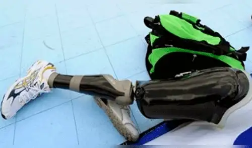 El conductor no quería mover su auto de la rampa para discapacitados. Foto referencial.