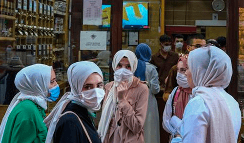 Leer 10 libros: la multa de Turquía a ciudadanos que no usan mascarillas contra la COVID-19