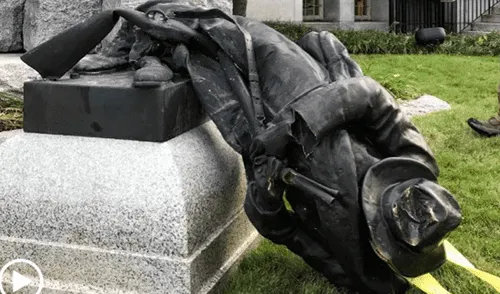 Manifestantes destruyen histórica estatua durante protesta contra el racismo [VIDEO]