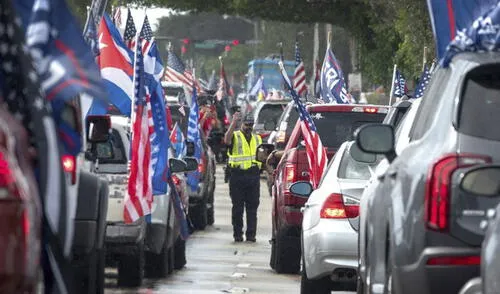 EE. UU.: caravana de vehículos recorren Miami a favor de Trump y contra el comunismo