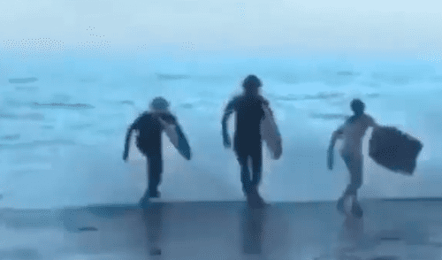 Facebook viral: amigos querían surfear la ola más grande, pero sufrieron tremendo incidente [VIDEO] 