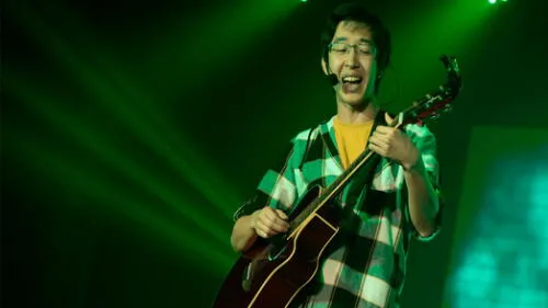 Kenneth, cantante peruano