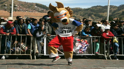 Fiebre del Mundial Rusia 2018: Mascota Zabivaka en fiestas del Cusco [FOTOS Y VIDEO]