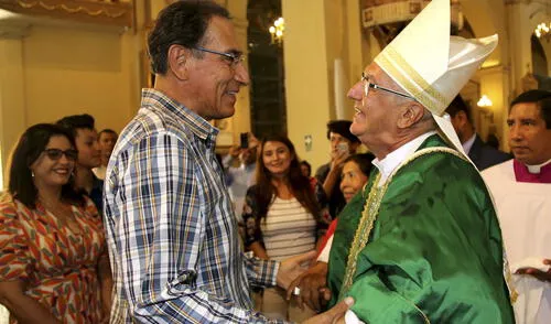 Vizcarra acude a primera misa de monseñor Castillo Vizcarra acude a primera misa de monseñor Castillo