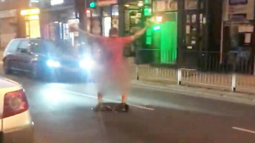 Hincha inglés es captado en vergonzosa situación en Rusia [VIDEO]