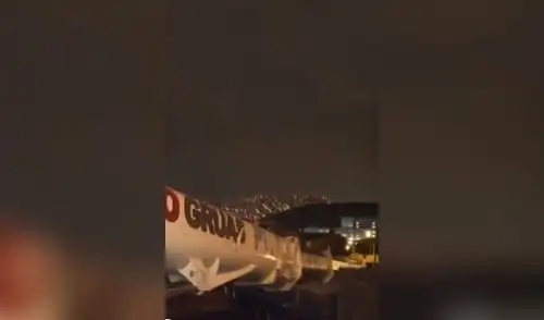 VMT: grúa de 350 toneladas se vuelca y por poco mata a vecinos