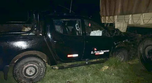 EN PROBLEMAS. Policías y soldados hallaron segunda placa adherida con cinta de embalaje. Se desprendió en el accidente.