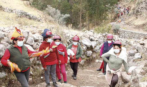 CONTROL. Al poblado solo ingresan vecinos, hay un estricto control en la fronteras. CONTROL. Al poblado solo ingresan vecinos, hay un estricto control en la fronteras.