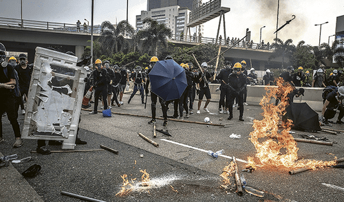 Antigubernamental. Hongkoneses persisten en su lucha en las calles para exigir más libertades ciudadanas.
