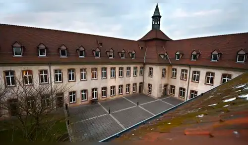 La ENA, la famosa escuela donde se educan los presidentes y los más altos funcionarios de Francia La ENA, la famosa escuela donde se educan los presidentes y los más altos funcionarios de Francia