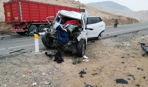 Arequipa. Camioneta acabó fuera de la carretera al intentar evitar el choque frontal.