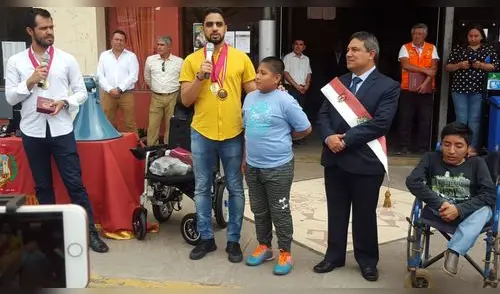 Árabe regresó a Moche para construir casa de niño que estudiaba bajo poste de luz  [VIDEOS]