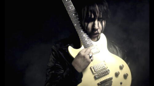 YouTube: el terrible accidente que sufrió Marilyn Manson en pleno concierto [VIDEOS]