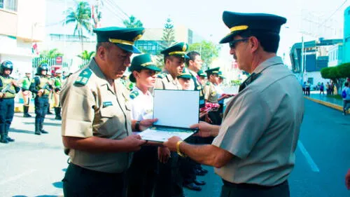 Premian a policías en Lambayeque. Premian a policías en Lambayeque.
