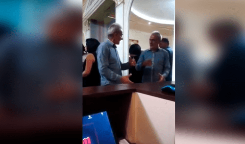 Facebook viral: hombre ebrio protagoniza divertida escena al conversar con un espejo en plena fiesta