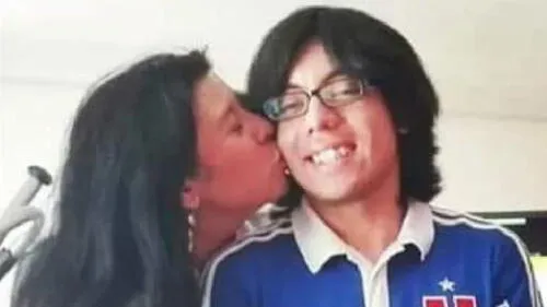 Le dijeron que su hijo con autismo sería “un mueble”, 21 años después da una lección al mundo