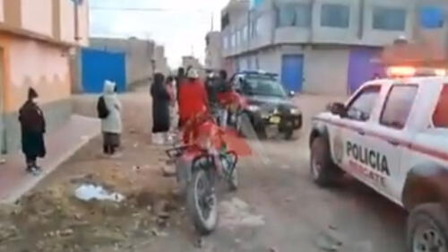 Tuvo que llegar la Policía para evitar que el joven siga siendo agredido. Foto: Facebook Mano Firme.