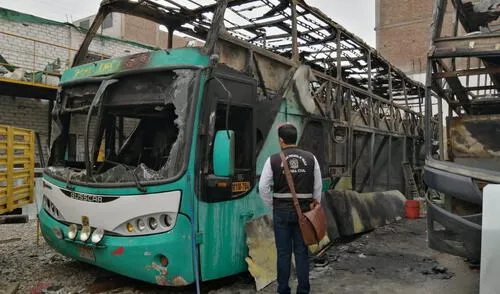 dos ómnibus quemados dos ómnibus quemados