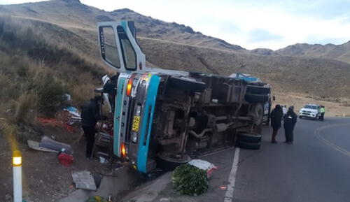 Puno. Fatalidad en la carretera en la carretera Arequipa - Juliaca donde dos personas dejaron de existir.