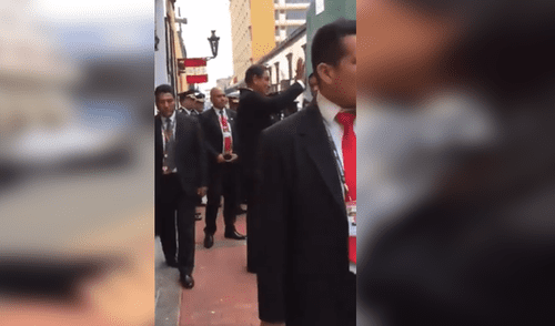 Facebook viral: Martín Vizcarra es seguido por universitarias que le piden que licencie su universidad [VIDEO]